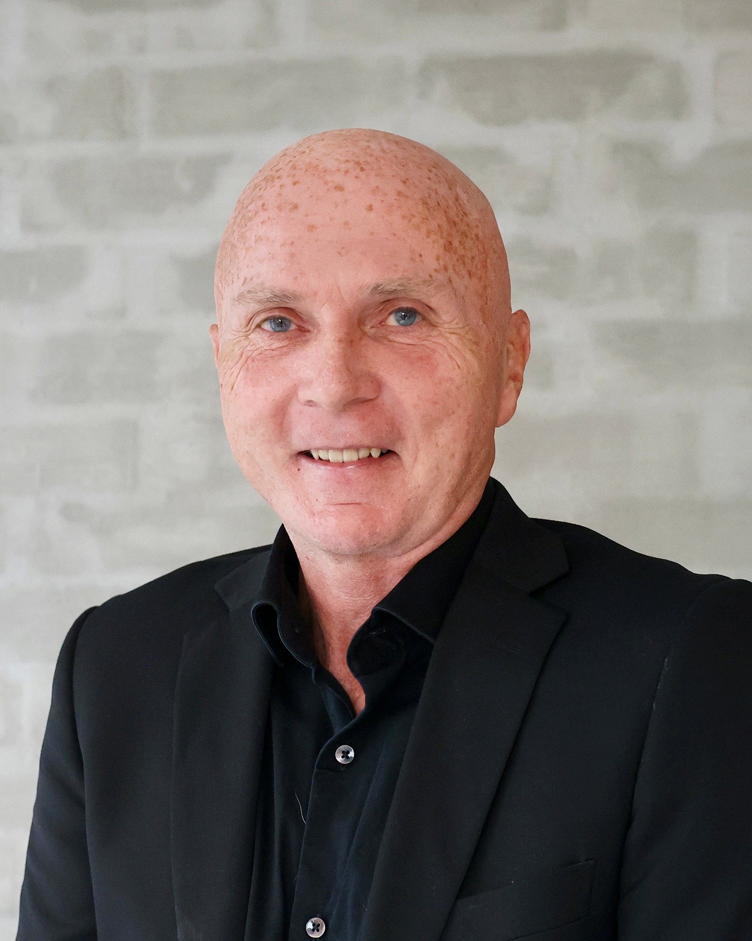 4J5A6511 Knut Riser Red